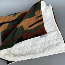 Load image into Gallery viewer, Camouflage fleece and beige bubble fleece handling blankets for small pets.