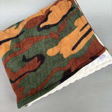 Load image into Gallery viewer, Camouflage fleece and beige bubble fleece handling blankets for small pets.