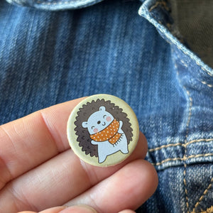 Autumn hedgehog badge. 25mm badge. Hedgehog pin. Animal lover gift.