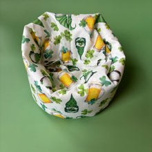 Load image into Gallery viewer, St Patrick&#39;s Day mini bean bag photo prop. Hedgehog bean bag.