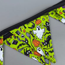 Load image into Gallery viewer, Halloween miniature bunting. Viv decorations. Cage decorations.
