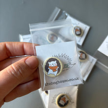 Load image into Gallery viewer, Autumn hedgehog badge. 25mm badge. Hedgehog pin. Animal lover gift.