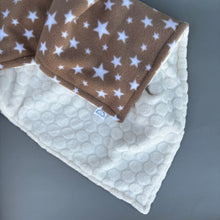 Load image into Gallery viewer, Beige stars fleece and cream bubble fleece handling blankets for small pets.