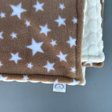 Load image into Gallery viewer, Beige stars fleece and cream bubble fleece handling blankets for small pets.