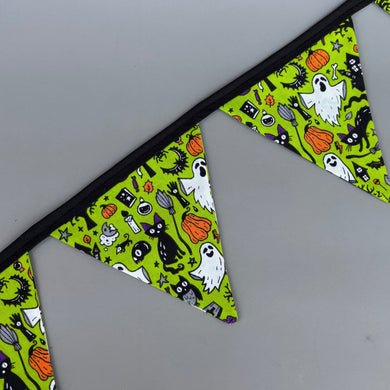 Halloween miniature bunting. Viv decorations. Cage decorations.