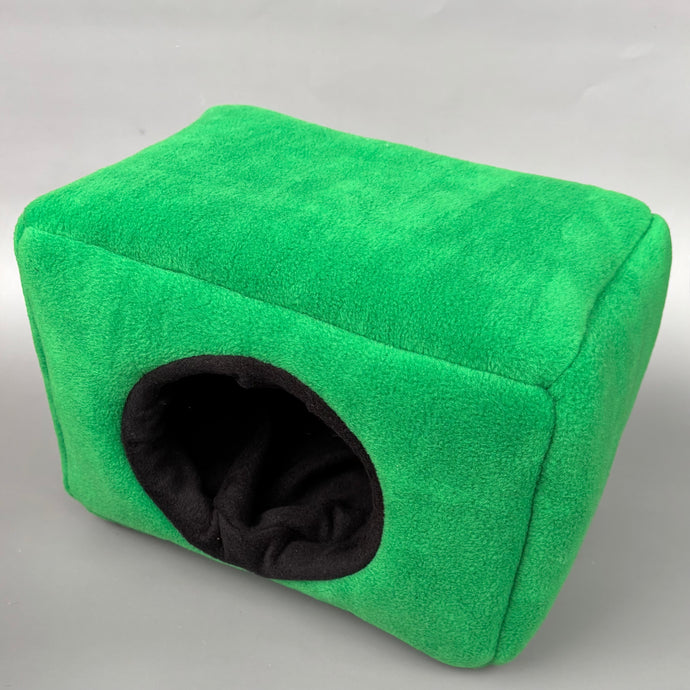 LARGE fleece cosy bed for guinea pigs and chunky hogs.