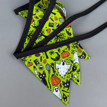 Load image into Gallery viewer, Halloween miniature bunting. Viv decorations. Cage decorations.