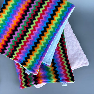 Zig zag fleece bubble fleece handling blankets for small pets.