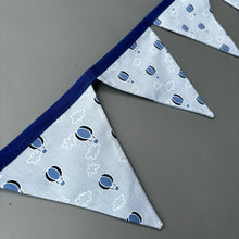 Load image into Gallery viewer, Hot air balloon miniature bunting. Viv decorations. Cage decorations.
