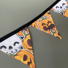 Load image into Gallery viewer, Pumpkin and skulls Halloween miniature bunting. Viv decorations. Cage decorations.