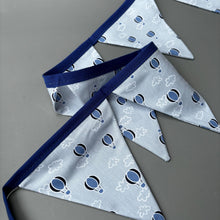 Load image into Gallery viewer, Hot air balloon miniature bunting. Viv decorations. Cage decorations.