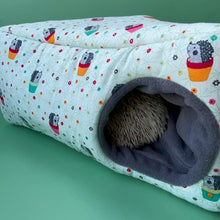 Load image into Gallery viewer, Hogs in pots corner house. Hedgehog and small pet cube house. Padded fleece lined house.