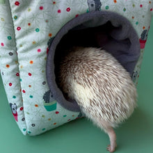Load image into Gallery viewer, Hogs in pots cosy cube house. Hedgehog and guinea pig cube house. Padded fleece lined house.