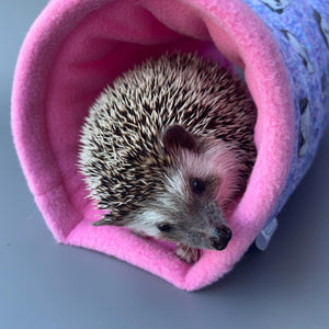 Happy Quills full cage set. Corner house, tunnel, snuggle sack and toys. Fleece bedding