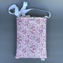 Load image into Gallery viewer, Shooting stars padded bonding bag, carry bag for hedgehog. Fleece lined pet tote. Pet travel bag.