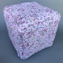 Load image into Gallery viewer, Shooting stars cosy cube house. Hedgehog and guinea pig cube house. Padded fleece lined house.