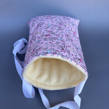Load image into Gallery viewer, Shooting stars padded bonding bag, carry bag for hedgehog. Fleece lined pet tote. Pet travel bag.