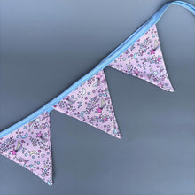 Load image into Gallery viewer, Shooting stars miniature bunting. Viv decorations. Cage decorations.