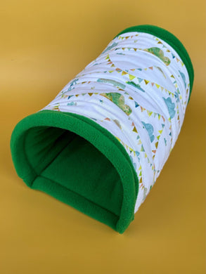 LARGE clouds and bunting guinea pigs stay open tunnel. Padded tunnel for guinea pigs.