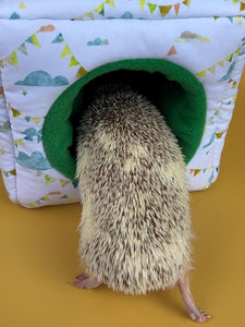 Clouds and bunting cosy cube house. Hedgehog and guinea pig cube house. Padded fleece lined house.