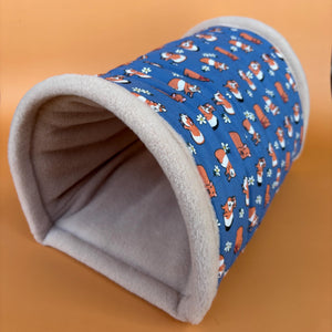 LARGE daisy guinea pigs stay open tunnel. Padded fleece tunnel.