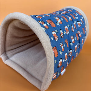 LARGE daisy guinea pigs stay open tunnel. Padded fleece tunnel.