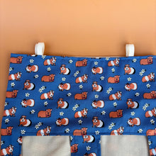 Load image into Gallery viewer, Daisy guinea pigs hanging hay bag for guinea pigs. Cotton hay feeder.