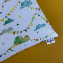 Load image into Gallery viewer, Clouds and bunting padded bonding bag, carry bag for hedgehog. Fleece lined pet tote. Pet travel bag.