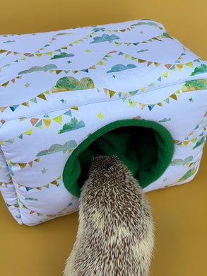 LARGE clouds and bunting  cosy bed. Cosy cube. Cuddle Cube. Snuggle house. Fleece hidey. Padded house for guinea pigs.
