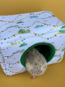 LARGE clouds and bunting  cosy bed. Cosy cube. Cuddle Cube. Snuggle house. Fleece hidey. Padded house for guinea pigs.