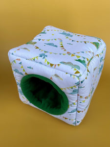 Clouds and bunting cosy cube house. Hedgehog and guinea pig cube house. Padded fleece lined house.