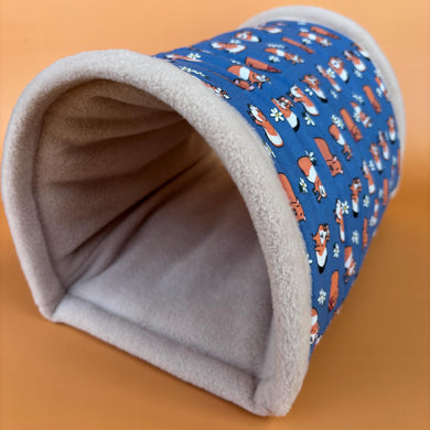 LARGE daisy guinea pigs stay open tunnel. Padded fleece tunnel.