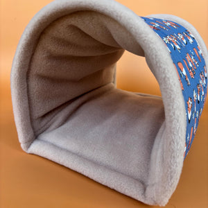 LARGE daisy guinea pigs stay open tunnel. Padded fleece tunnel.