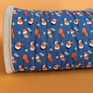 LARGE daisy guinea pigs stay open tunnel. Padded fleece tunnel.