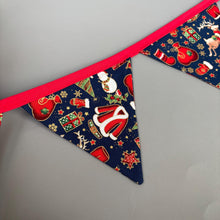 Load image into Gallery viewer, Christmas miniature bunting. Viv decorations. Cage decorations.