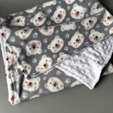 Load image into Gallery viewer, Polar bears bubble fleece handling blankets for small pets.
