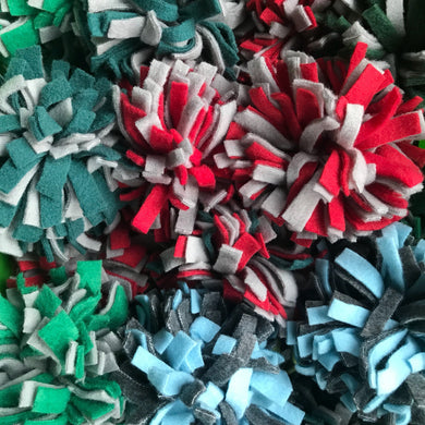 Fleece pom-pom toy. Fleece pom-pom in various mixed colours. Small pet toys.
