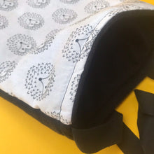 Load image into Gallery viewer, The Hoghouse hedgehog padded bonding bag, carry bag for hedgehogs. Fleece lined.