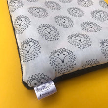 Load image into Gallery viewer, The Hoghouse hedgehog padded bonding bag, carry bag for hedgehogs. Fleece lined.