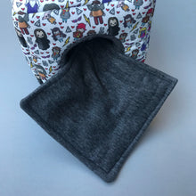 Load image into Gallery viewer, House pad for cosy cube, large house and corner bed. Padded removable mat.