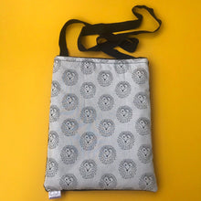 Load image into Gallery viewer, The Hoghouse hedgehog padded bonding bag, carry bag for hedgehogs. Fleece lined.