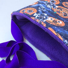 Load image into Gallery viewer, Padded pumpkin Halloween bonding bag, carry bag for hedgehog. Halloween pet tote.