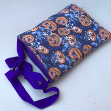 Load image into Gallery viewer, Padded pumpkin Halloween bonding bag, carry bag for hedgehog. Halloween pet tote.