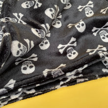 Load image into Gallery viewer, Skull and bones cuddle fleece handling blankets for small pets .Fleece lap blankets.