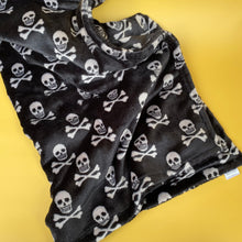 Load image into Gallery viewer, Skull and bones cuddle fleece handling blankets for small pets .Fleece lap blankets.