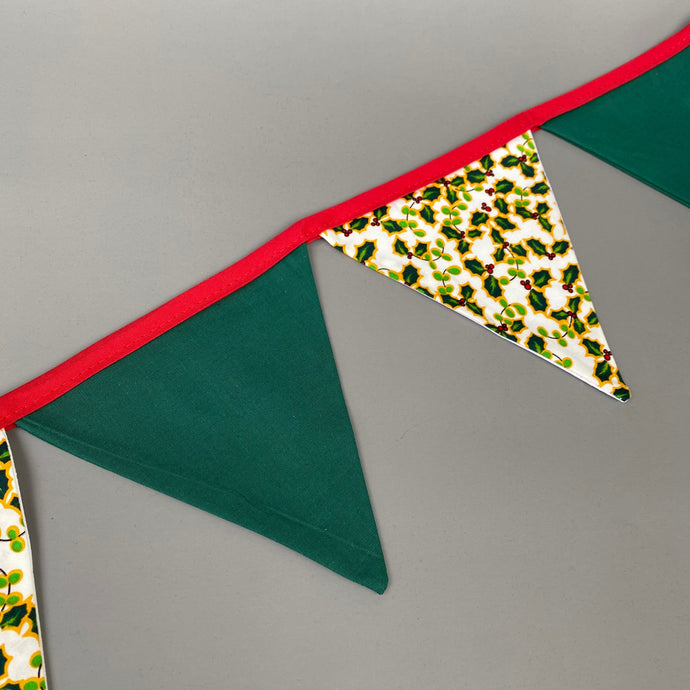 Christmas holly miniature bunting. Viv decorations. Cage decorations.