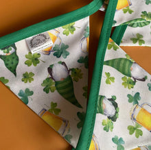 Load image into Gallery viewer, Irish gnomes miniature bunting. Viv decorations. Cage decorations.