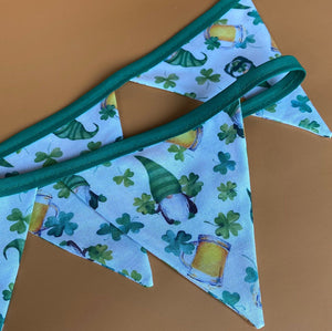 Irish gnomes miniature bunting. Viv decorations. Cage decorations.