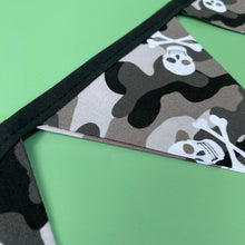 Load image into Gallery viewer, Camo skulls miniature bunting. Viv decorations. Cage decorations.