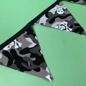 Camo skulls miniature bunting. Viv decorations. Cage decorations.